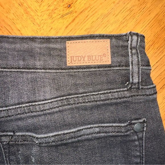 Judy Blue Skinny Fit Capri Jeans Size 11/30 Distressed Faded Black Charcoal - Picture 14 of 14